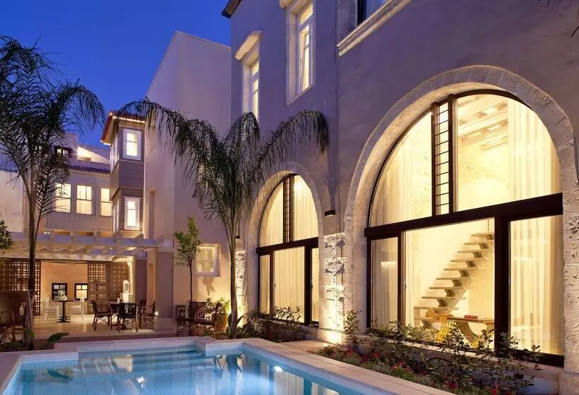 Suite Pool View