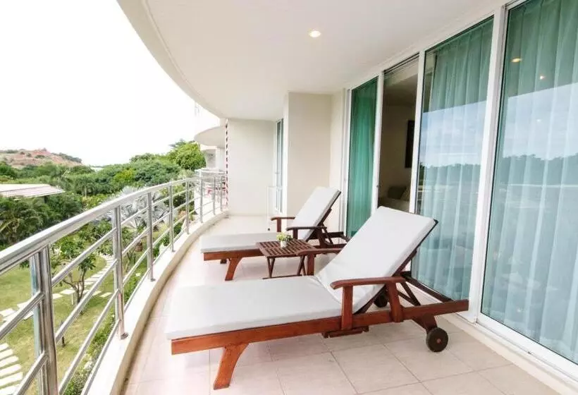 سوییت جونیور با بالکن, Searidge Hua Hin Resort & Poolvilla