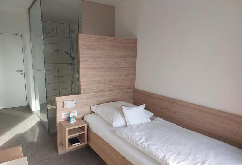 标准单人间, Am Schlossberg