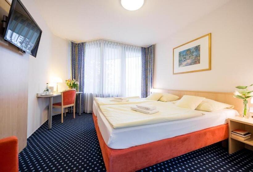 标准间, Am Schlossberg