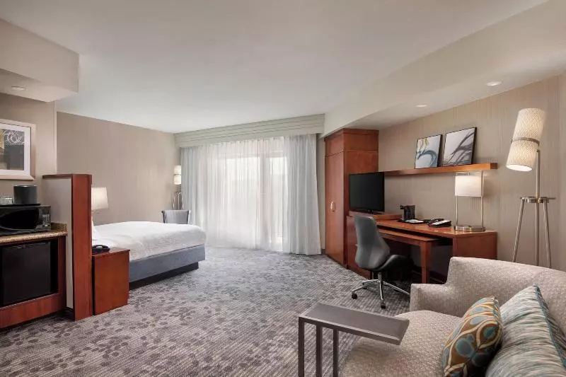 キングサイズベッドのジュニアスイート, Courtyard By Marriott Dallas Allen At Allen Event Center