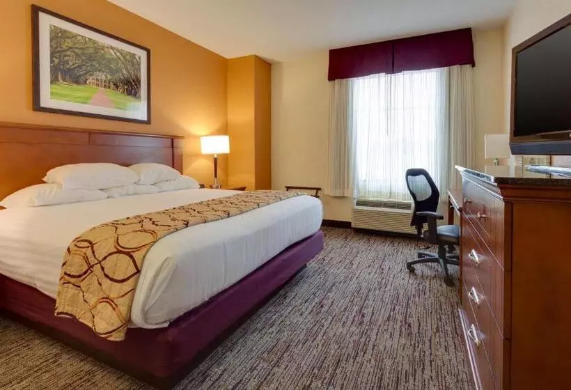 キングサイズベッドのスタンダードルーム, Drury Inn & Suites Baton Rouge