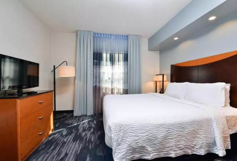 キングサイズベッドのスイートルーム, Fairfield Inn & Suites Santa Cruz Capitola