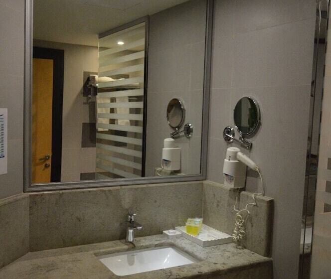 行政房间, Golden Tulip Hail