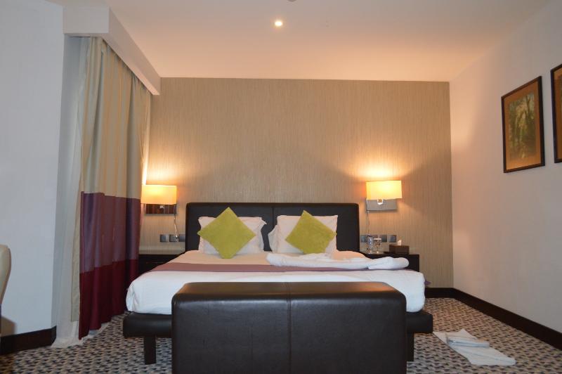 豪华房间, Golden Tulip Hail