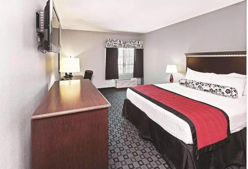キングサイズベッドのスタンダードルーム, La Quinta Inn & Suites By Wyndham Decatur