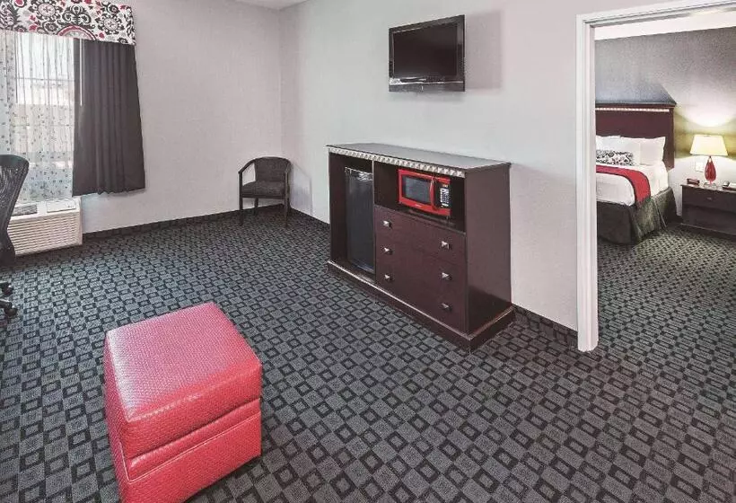 キングサイズベッドのスイートルーム, La Quinta Inn & Suites By Wyndham Decatur