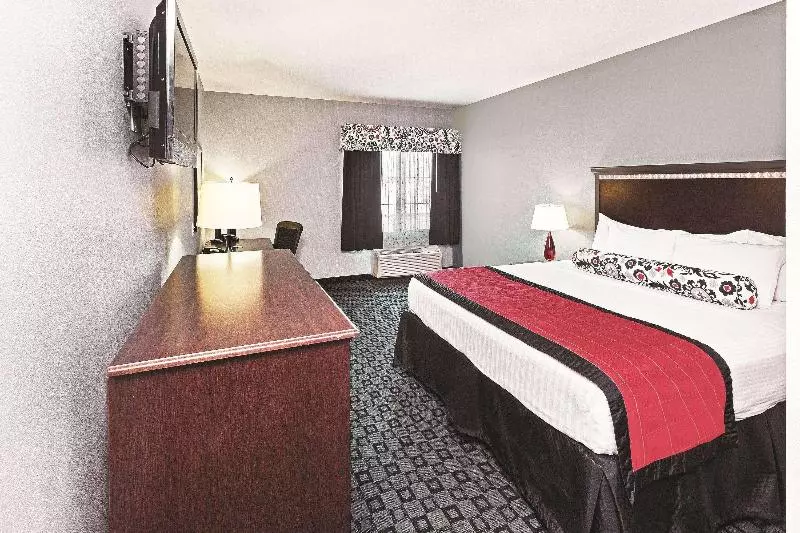 キングサイズベッドのスタンダードルーム, La Quinta Inn & Suites By Wyndham Decatur