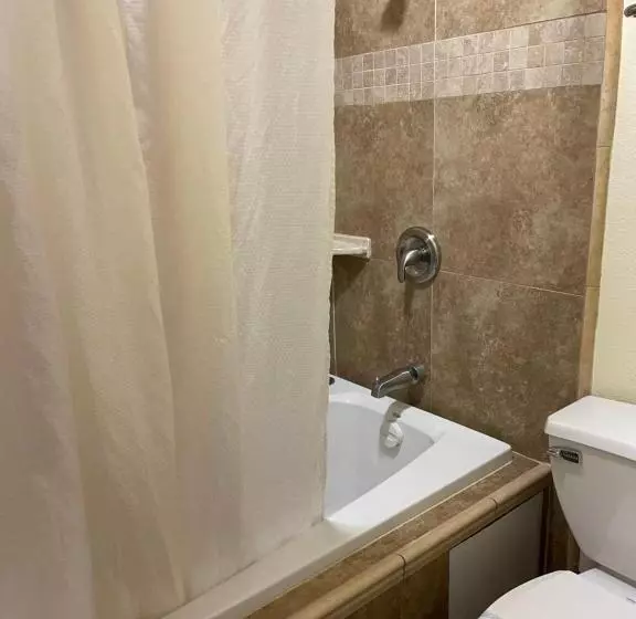 キングサイズベッドのスタンダードルーム, Riverside Inn & Suites Santa Cruz