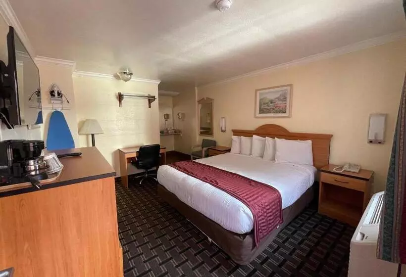 キングサイズベッドのスタンダードルーム, Riverside Inn & Suites Santa Cruz