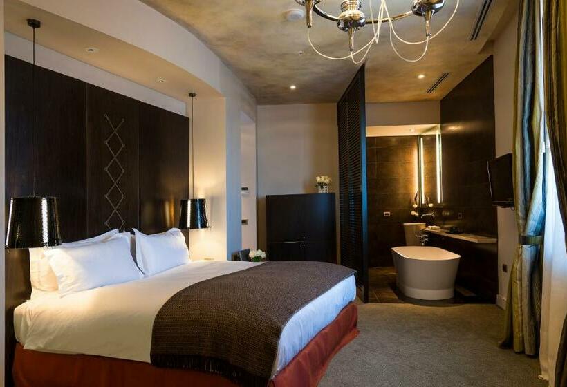 جناح جونيور, Sofitel Montevideo Casino Carrasco & Spa