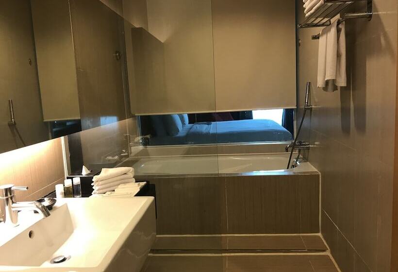 Pokój Deluxe, The Klagan