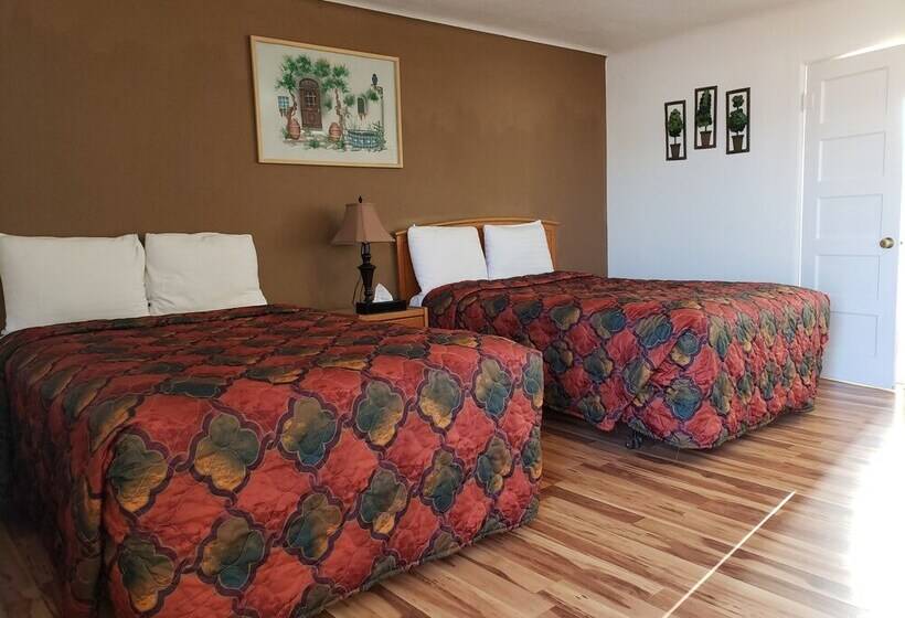 חדר סטנדרט שתי מיטות זוגיות, Deluxe Inn