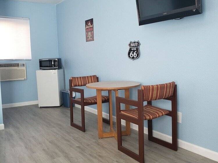 Номер Стандарт 2 Двуспальные Кровати, Deluxe Inn