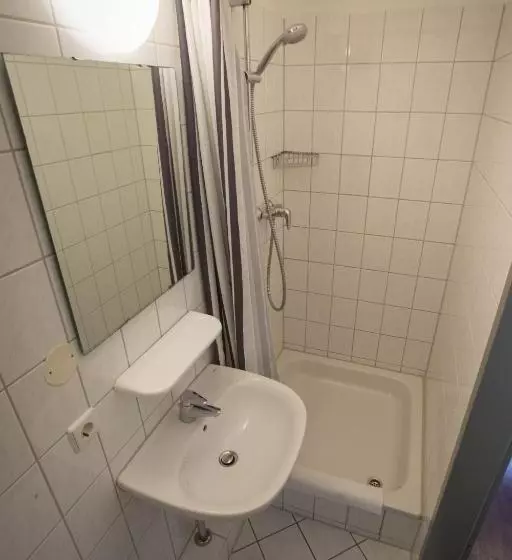 Standard 5-Personen Zimmer, Acama Hotel & Hostel Kreuzberg