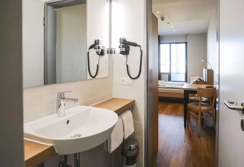Standardzimmer, Acama Hotel & Hostel Kreuzberg