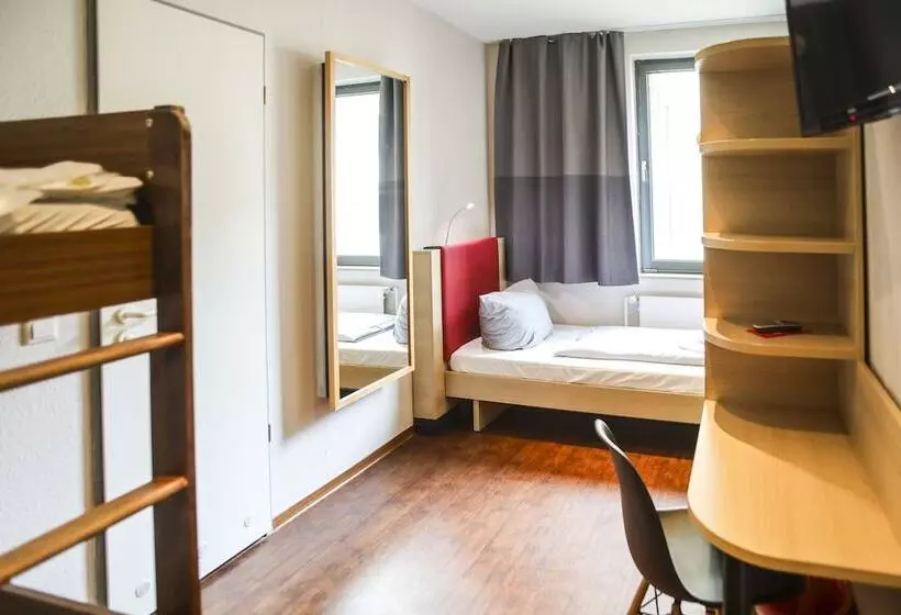 3-Bett-Standardzimmer, Acama Hotel & Hostel Kreuzberg