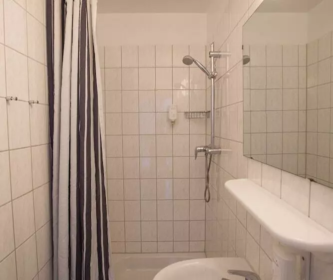 4 Bett Standardzimmer, Acama Hotel & Hostel Kreuzberg