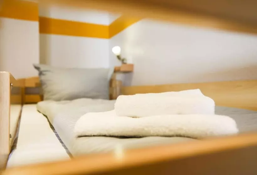 4 Bett Standardzimmer, Acama Hotel & Hostel Kreuzberg