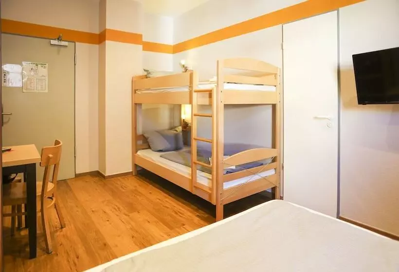 4 Bett Standardzimmer, Acama Hotel & Hostel Kreuzberg