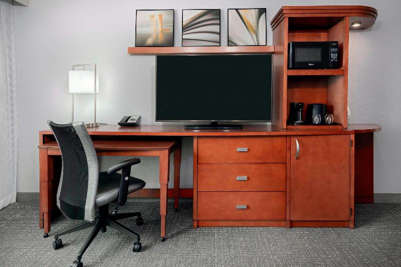 اتاق استاندارد با تخت بزرگ, Courtyard Fort Wayne Downtown At Grand Wayne Convention Center