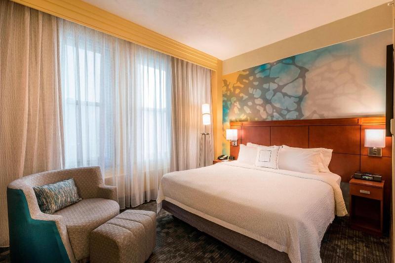 غرفة قياسية سرير كينج, Courtyard By Marriott Tulsa Downtown