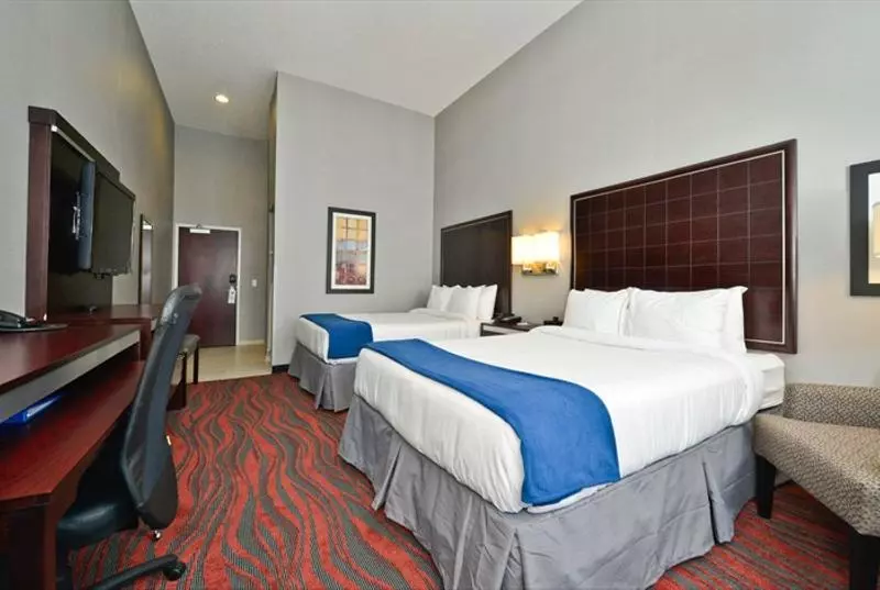 اتاق استاندارد برای معلولان, Holiday Inn Express & Suites Utica, An Ihg