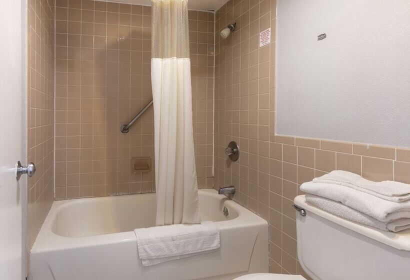 스탠다드 룸 더블 침대 2개, Howard Johnson Jennings