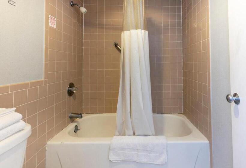 스탠다드 룸 킹사이즈 침대, Howard Johnson Jennings