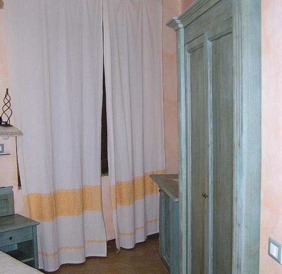 غرفة قياسية ثلاثية, Mistral