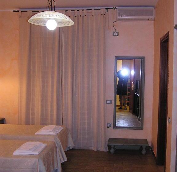 غرفة قياسية ثلاثية, Mistral