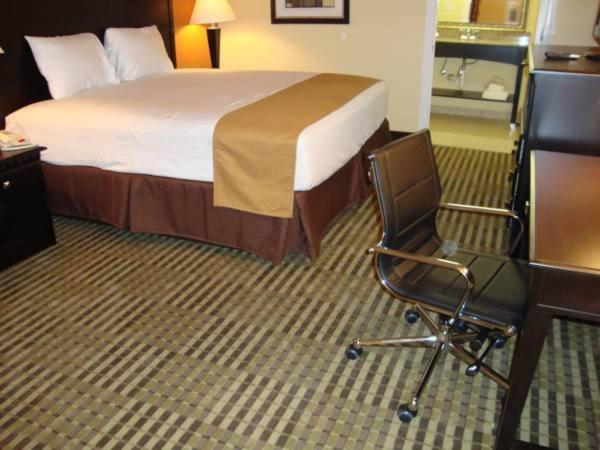 غرفة قياسية سرير كينج, Montigo Inn