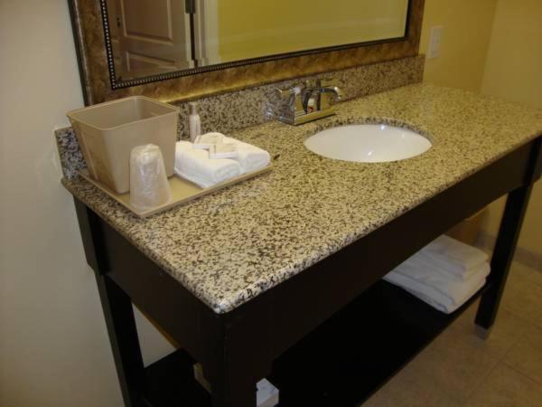 غرفة قياسية سرير كينج, Montigo Inn