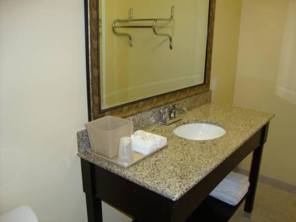 غرفة قياسية سرير كينج, Montigo Inn