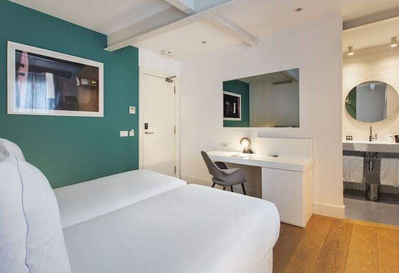 اتاق استاندارد, One Shot Prado 23