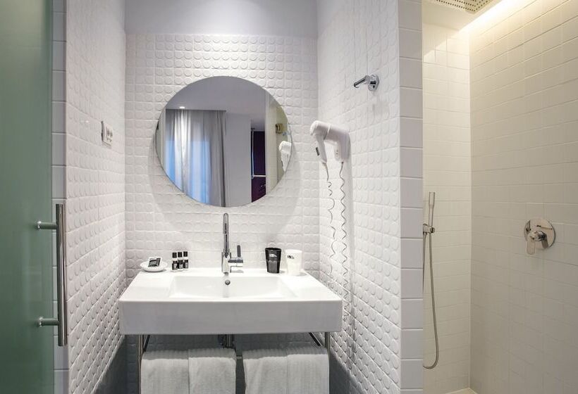 اتاق اکونومی, One Shot Prado 23