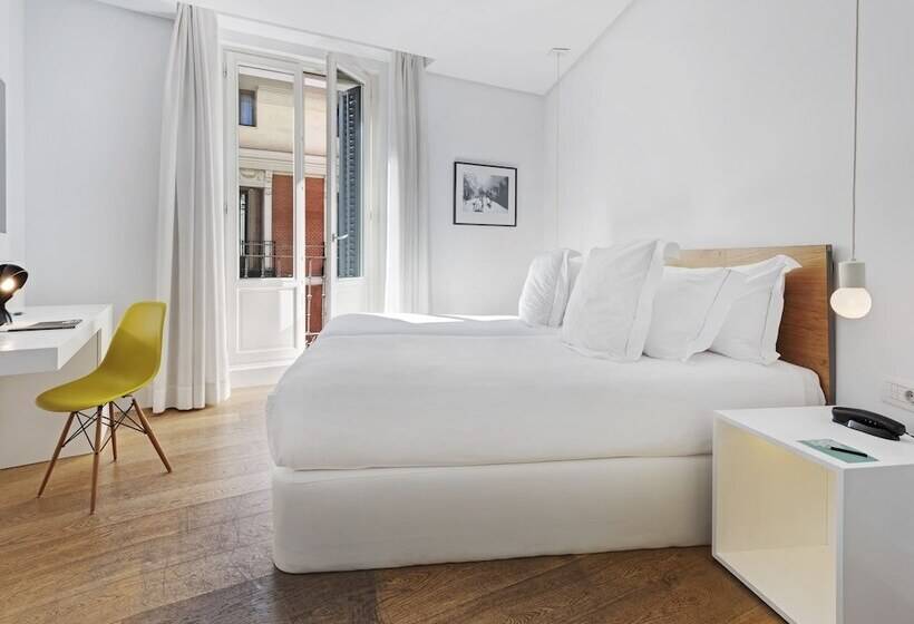 اتاق استاندارد با بالکن, One Shot Prado 23