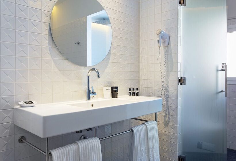 اتاق اجرایی, One Shot Prado 23