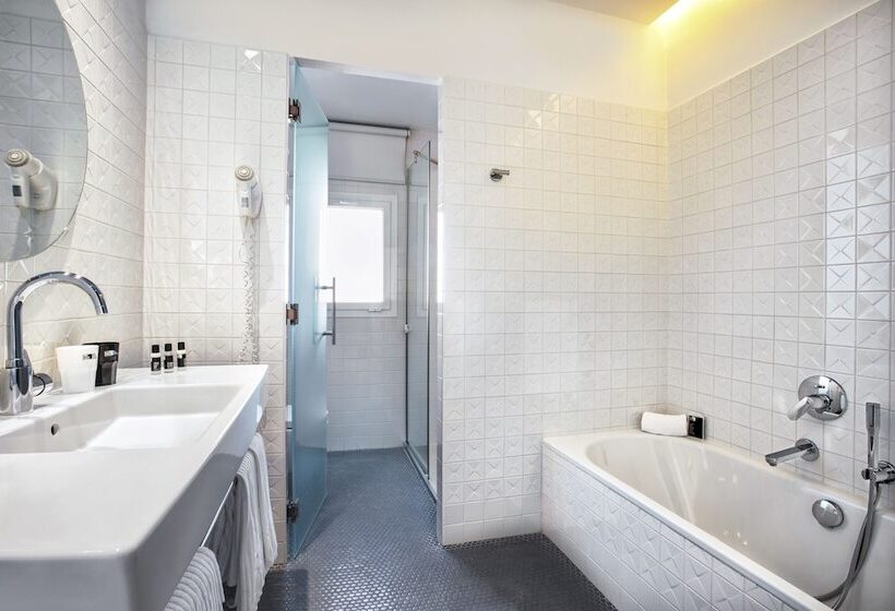 اتاق خانوادگی, One Shot Prado 23