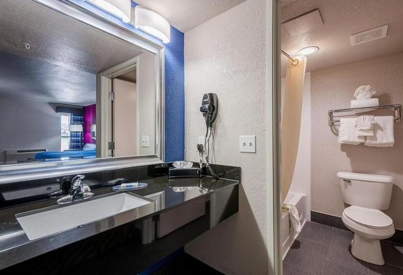 غرفة قياسية سرير كينج, Stratford House Inn