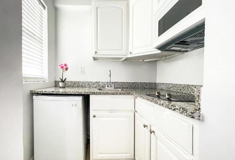 غرفة ديلوكس, The Flamingo