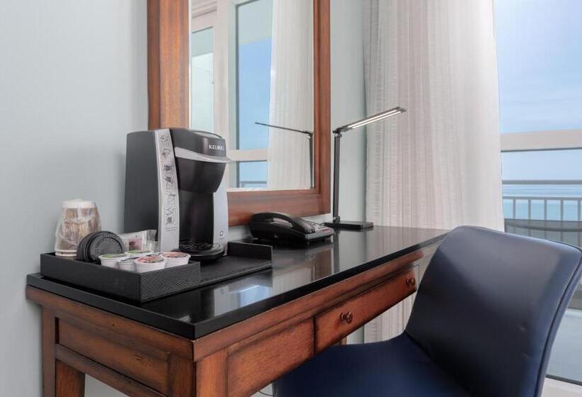 חדר סטנדרט עם מיטת קינג, The Pensacola Beach Resort