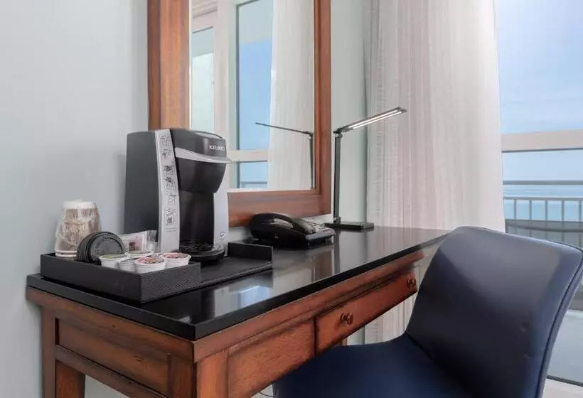 キングサイズベッドのスタンダードルーム, The Pensacola Beach Resort