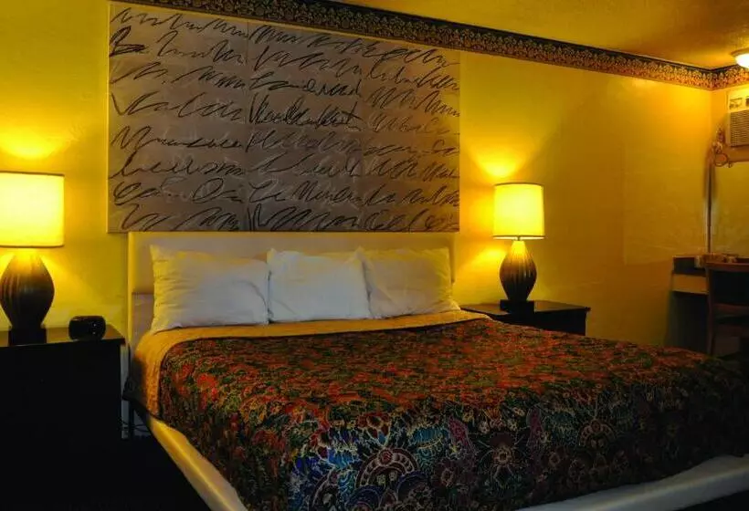 キングサイズベッドのスタンダードルーム, Travelers Inn Manteca