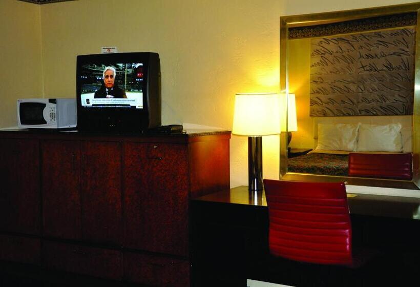Номер Стандарт 2 Двуспальные Кровати, Travelers Inn Manteca
