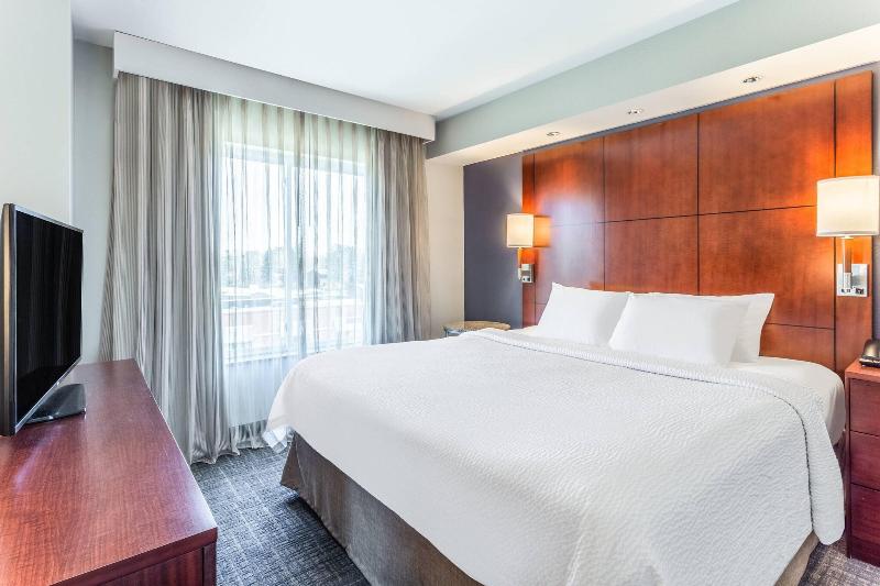 带大床的标准工作室, Residence Inn Duluth