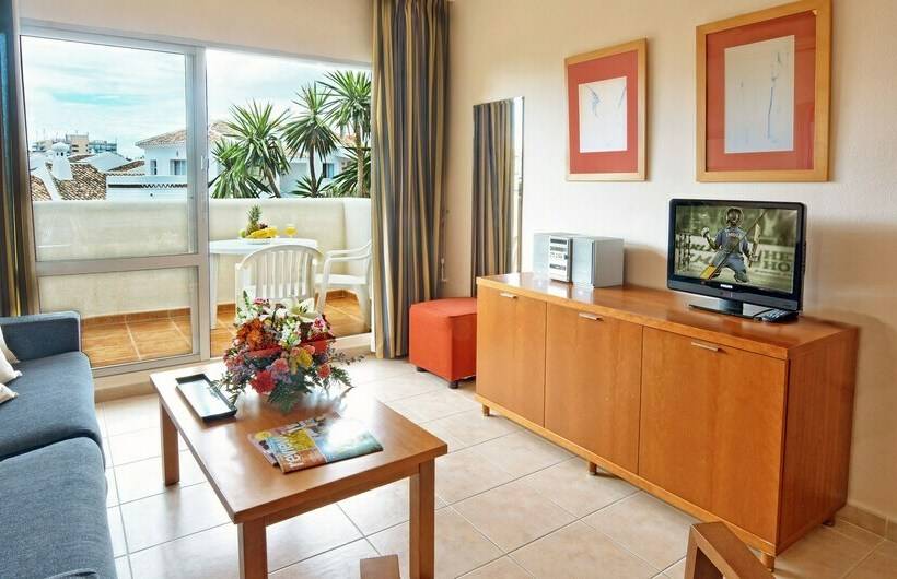 דירת חדר, Benalbeach