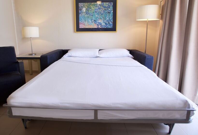 דירת חדר, Benalbeach