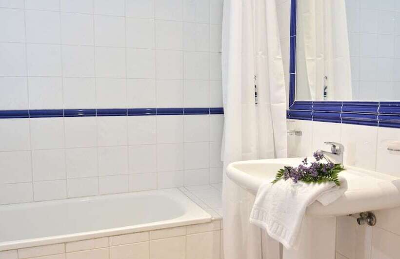 דירת חדר, Benalbeach