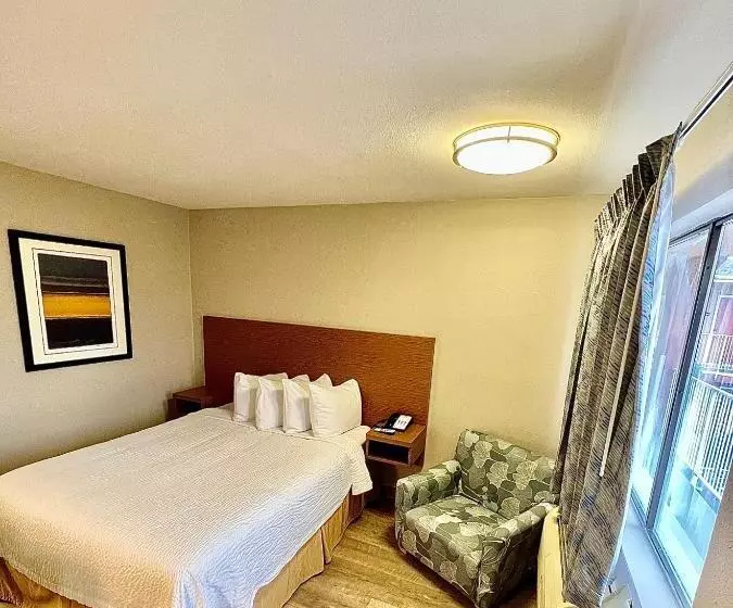 身障者適用スタンダードルーム, Days Inn & Suites By Wyndham Arlington Near Six Flags